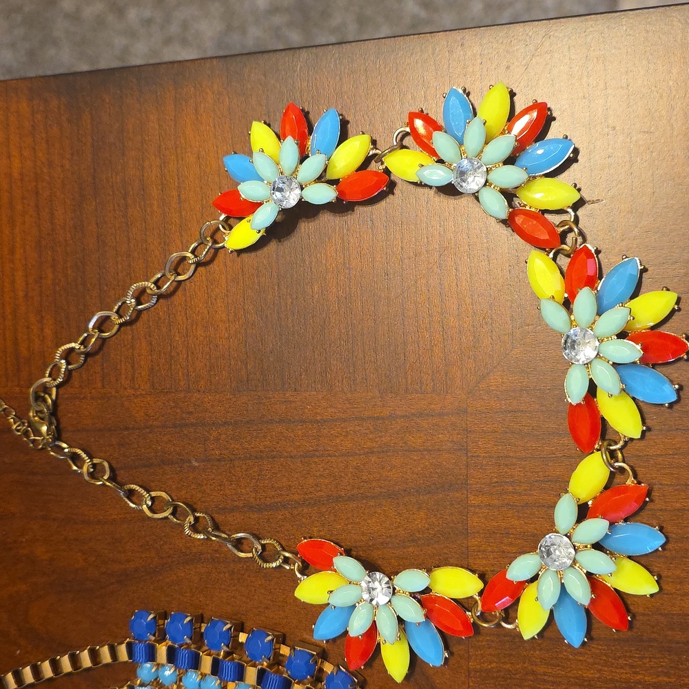 Vinrage Elegant Multicolor Statement Necklace Sets All 4 Pieces - Picture 2 of 5